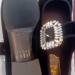 Roger Viver Crystal-Buckle Mary Jane Flats..  blk velvet sz 39.New,w/Satin bag